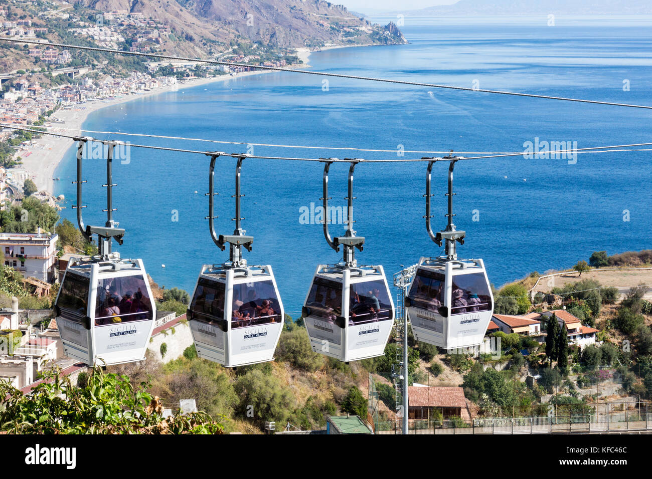 Die Seilbahnen In Taormina Sizilien Italien Stockfotografie Alamy