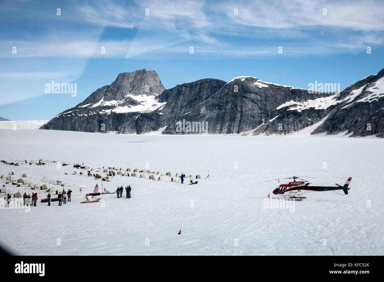USA, Alaska, Juneau, Hubschrauber Hundeschlitten Tour Fliegen Sie über die Taku Gletscher zum HeliMush Dog Camp bei Guardian Berg oberhalb der Taku Gletscher, Jun Stockfoto