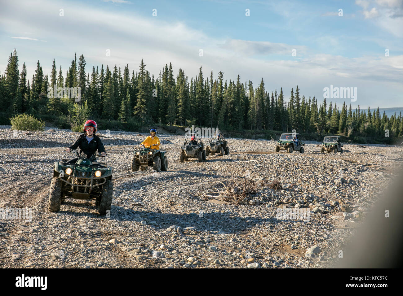 Usa, Alaska, Denali Nationalpark, ATV Tour Ridge, die Sie durch die Taiga zum malerischen Panorama der alaskischen Bereich stampede, boreal Stockfoto