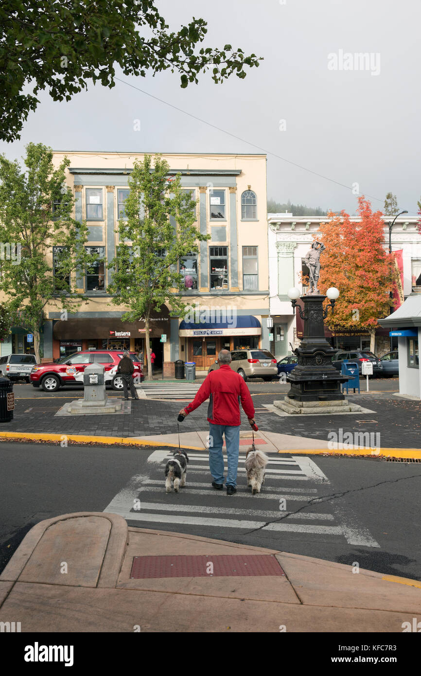 Usa, Oregon, Ashland, street scene in der Innenstadt von Ashland auf die East Main Street Stockfoto