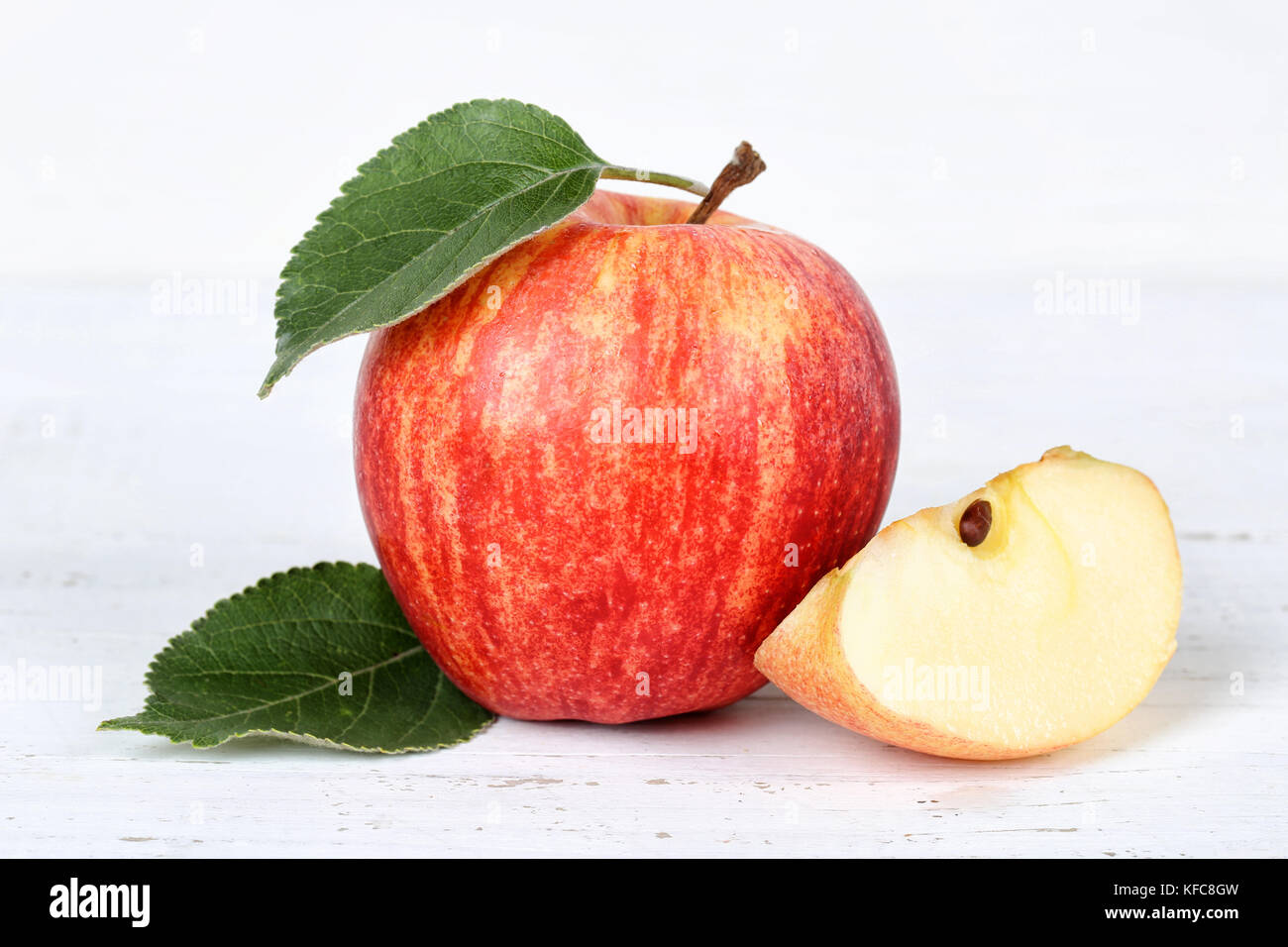 Apple Obst Früchte rot auf Holzbrett Essen Stockfoto