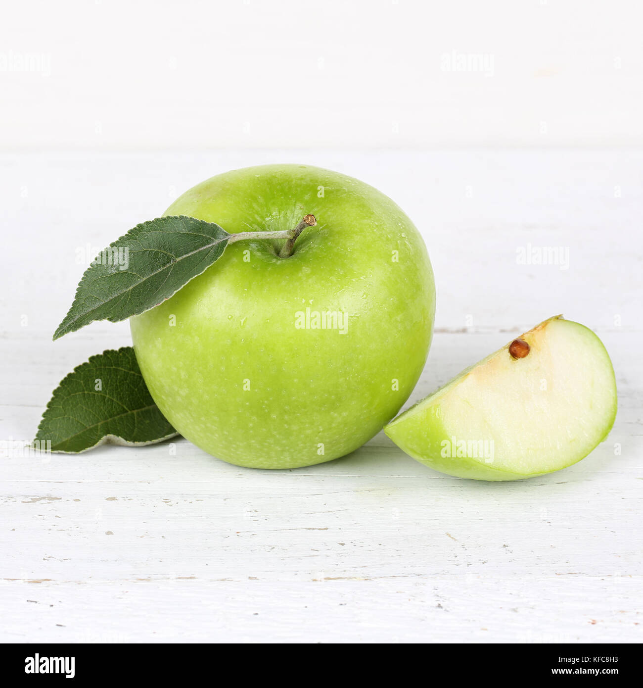 Apple Obst Früchte grünes Quadrat auf Holzbrett Essen Stockfoto