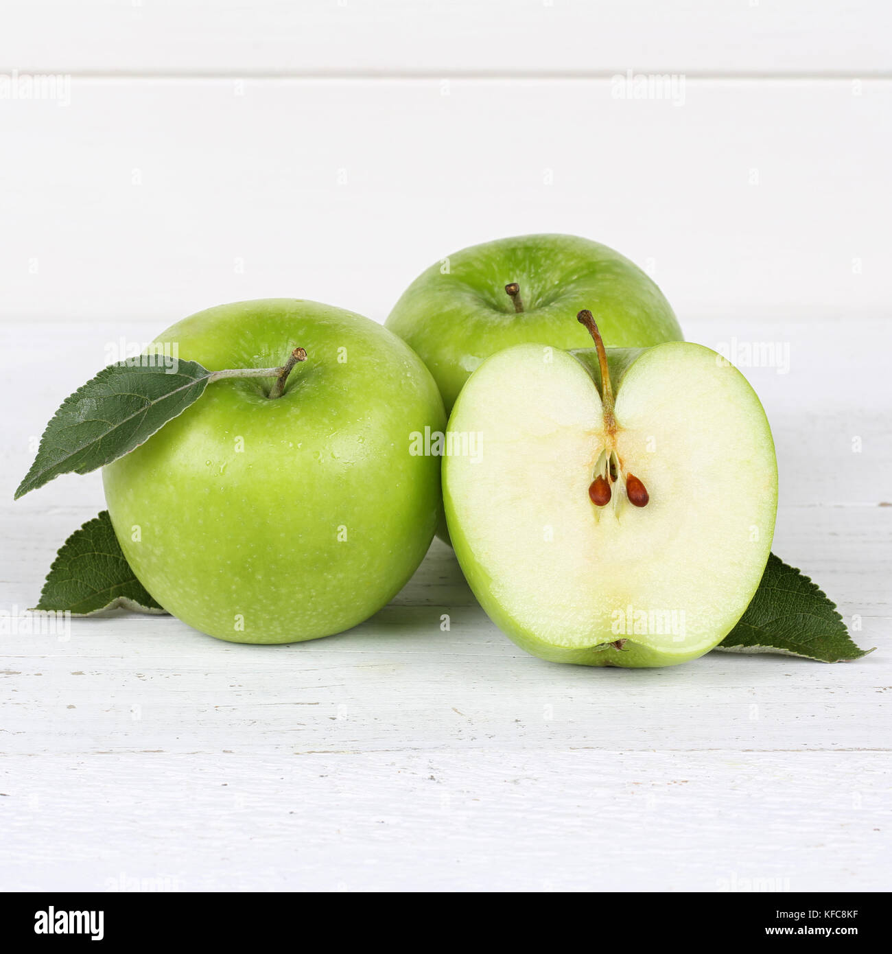 Äpfel apple Slice Fruit square Früchte grün auf Holzbrett Essen Stockfoto