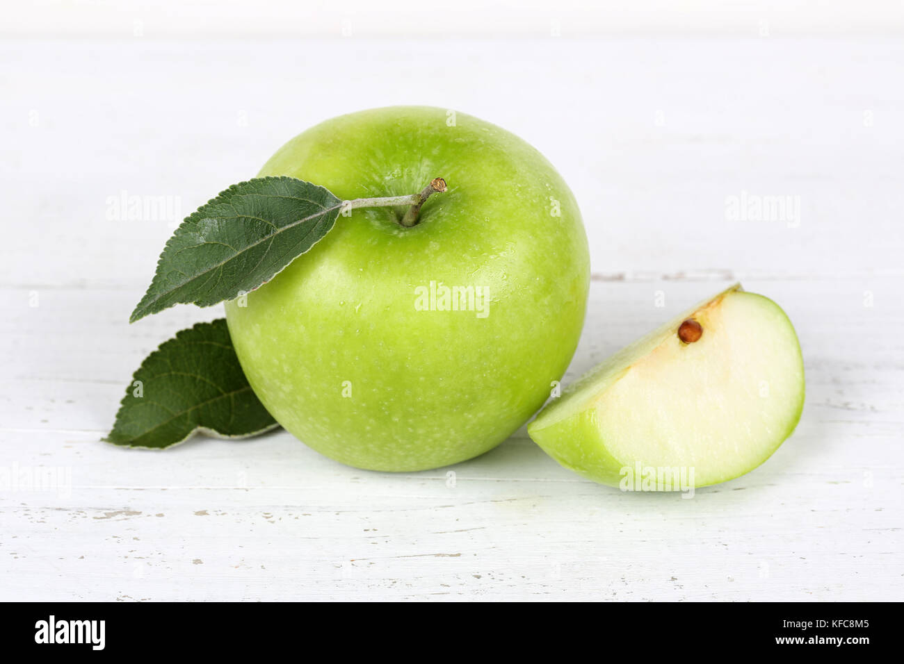 Apple Obst Früchte grün auf Holzbrett Essen Stockfoto