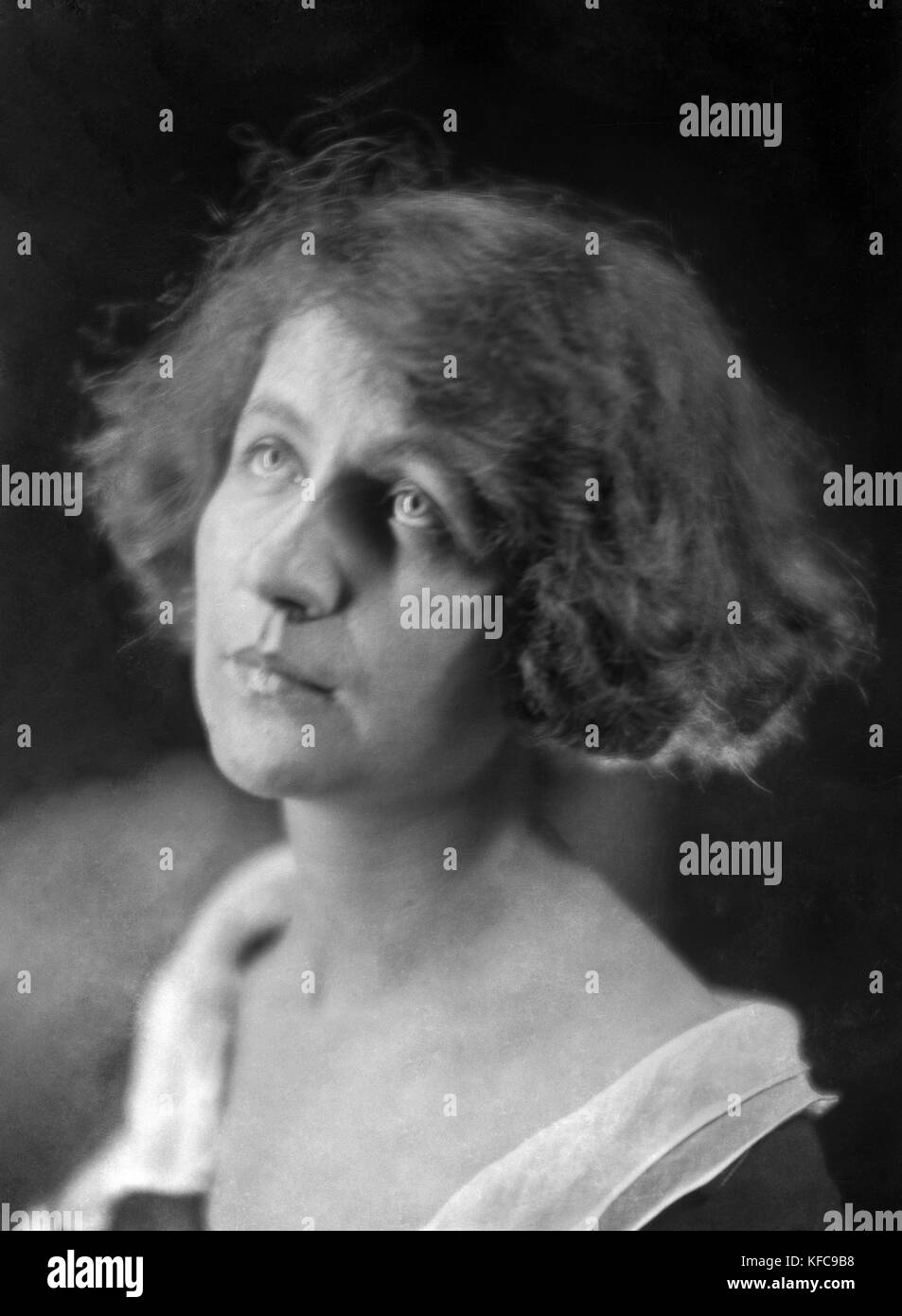 Madame Taponier, Ehefrau von André Taponier, Mitbegründer des 1901