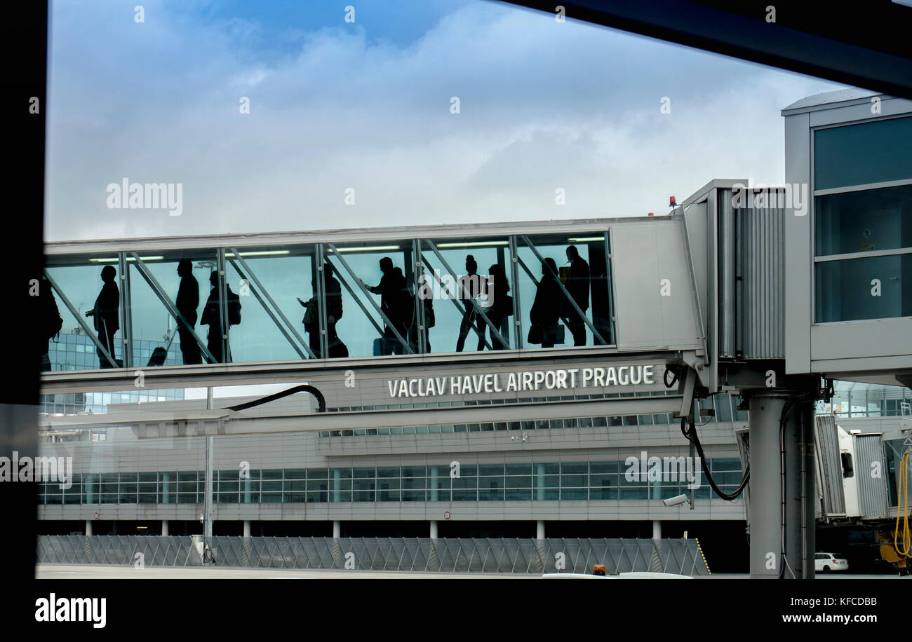 Boarding um Vaclav Havel Flughafen - Prag, Tschechien Stockfoto
