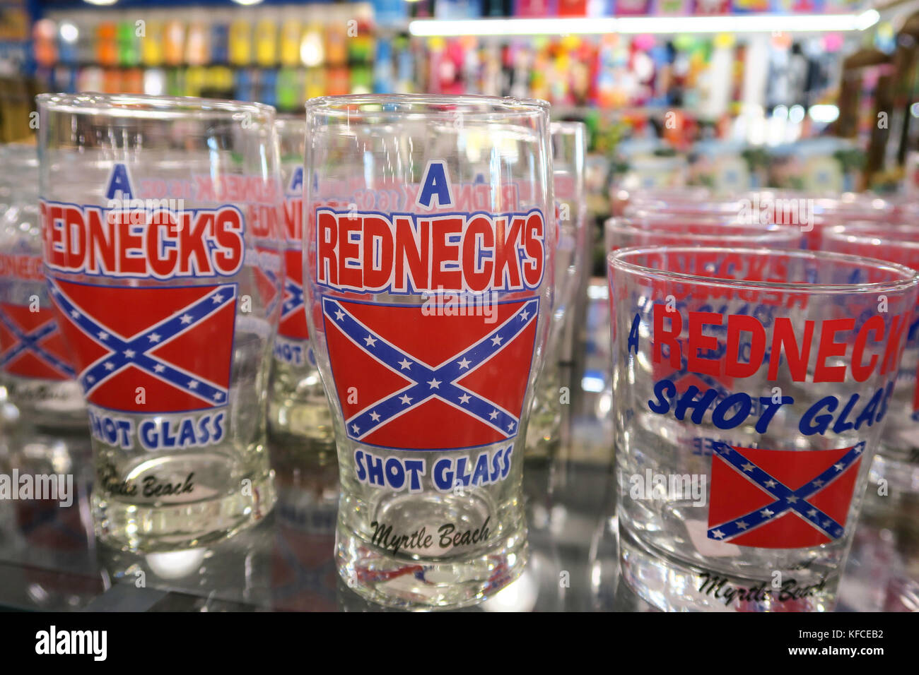 JAWS Resort Wear, Rebel Flag Jigger Shot Glasses Murrells Inlet, South Carolina, USA Stockfoto