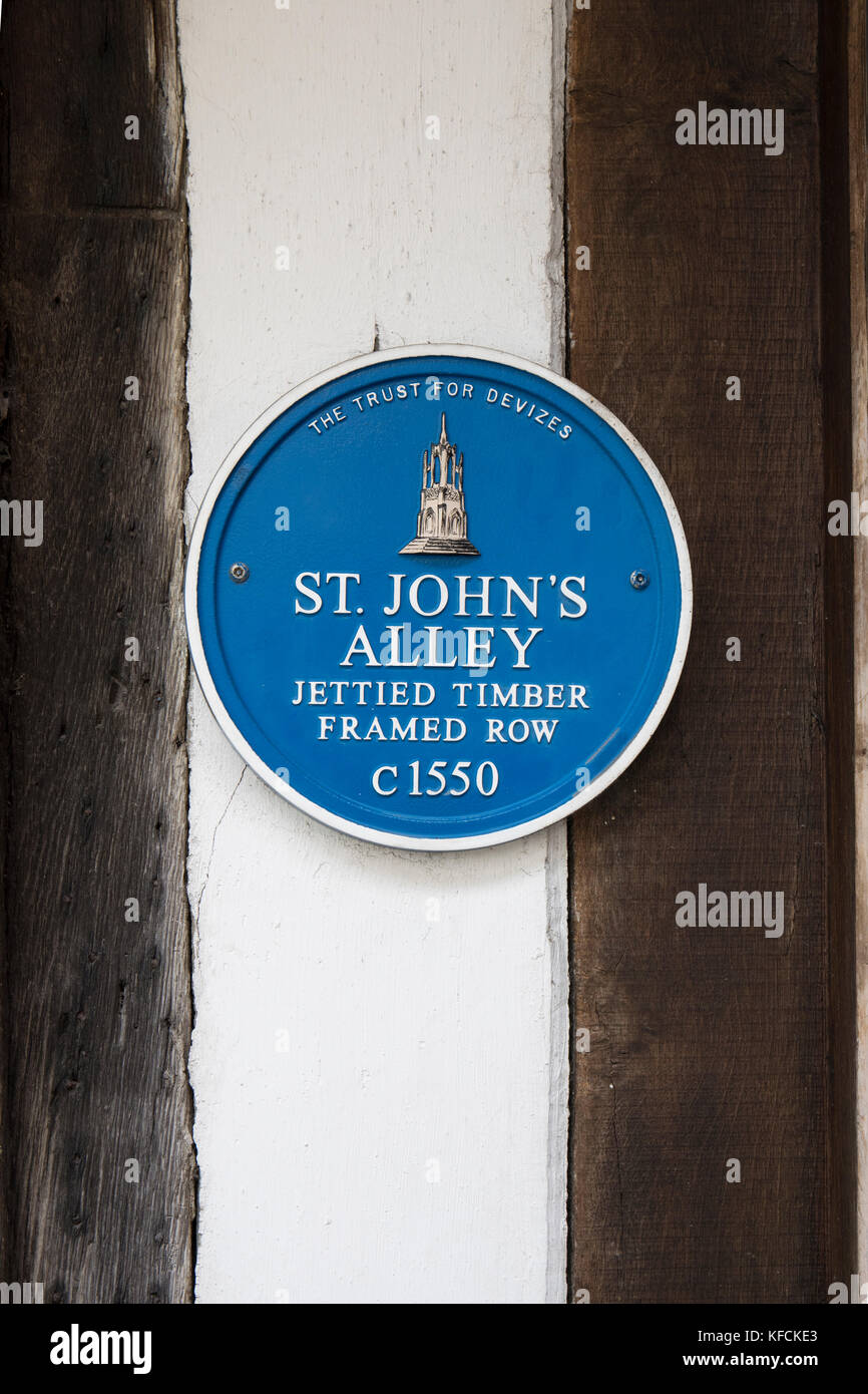 Blue Badge Regelung Devizes, Wiltshire, England - St Johns Alley, Jettied Holz gerahmt Zeile C 1550 Stockfoto