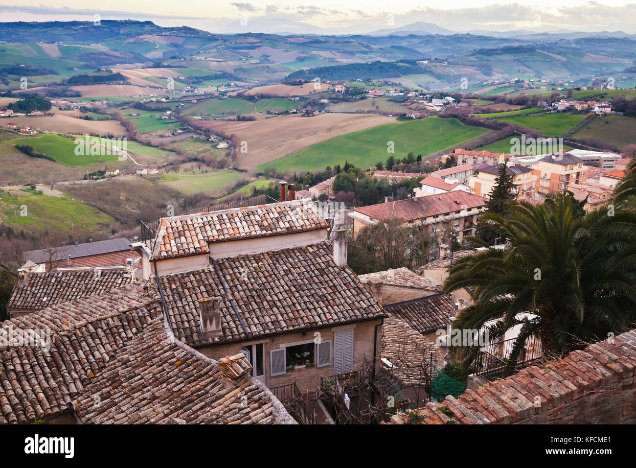 Die Dächer der italienischen Altstadt, Fermo, Italien Stockfoto