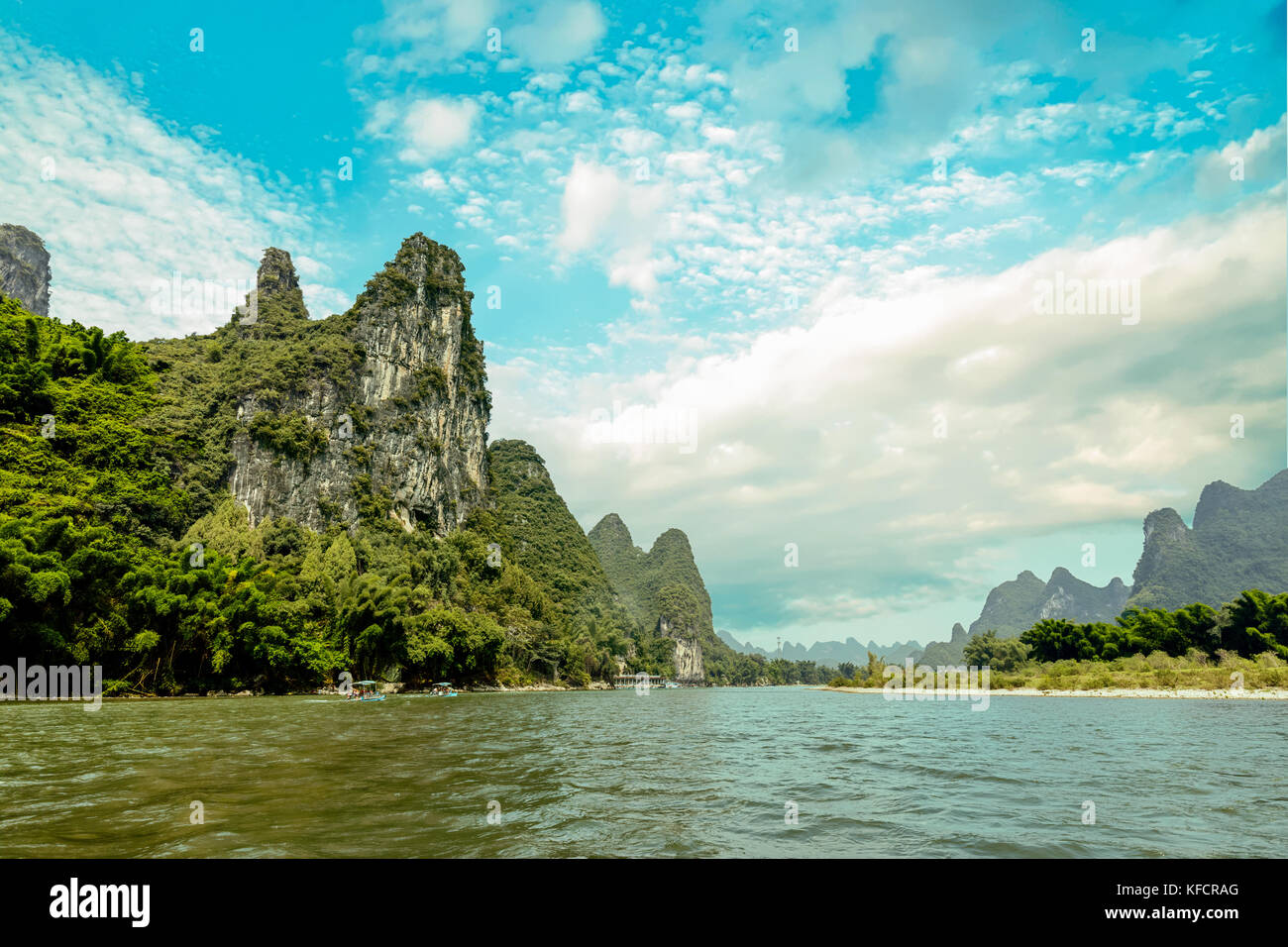 Stock Foto - touristische Ausflugsboote auf dem Li River in der Nähe von Yangshuo, Guilin, China Stockfoto