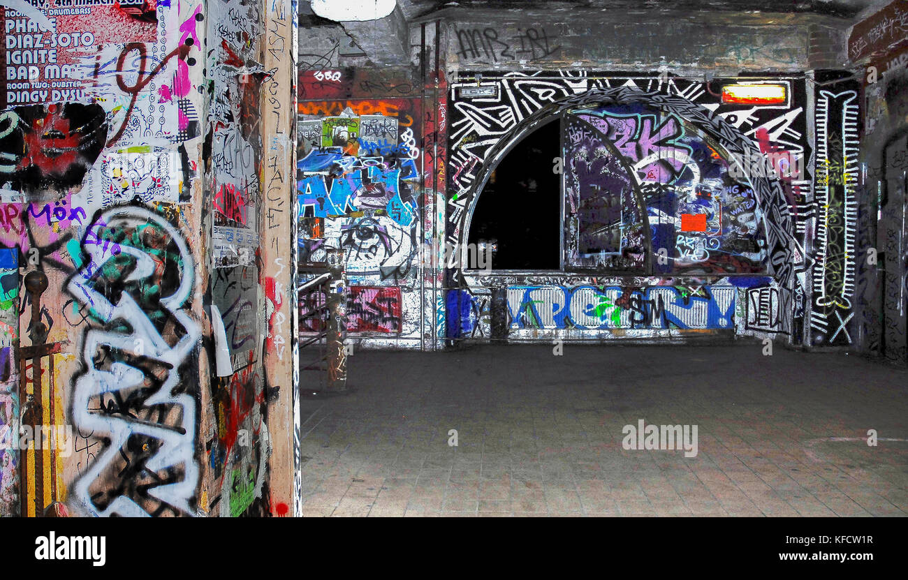 BERLIN-SEPTEMBER 27: Kunsthaus tacheles Kunstzentrum baut Graffiti, Berlin mitte, am 27,2012. September. Stockfoto