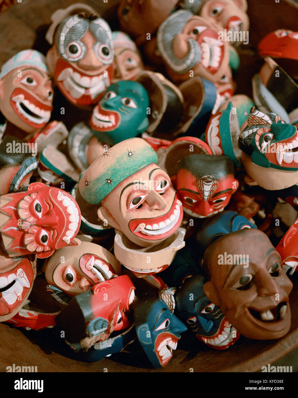 SRI LANKA, Asien, Colombo, Sammlung von Masken für Verkauf im Barefoot Cafe  Stockfotografie - Alamy