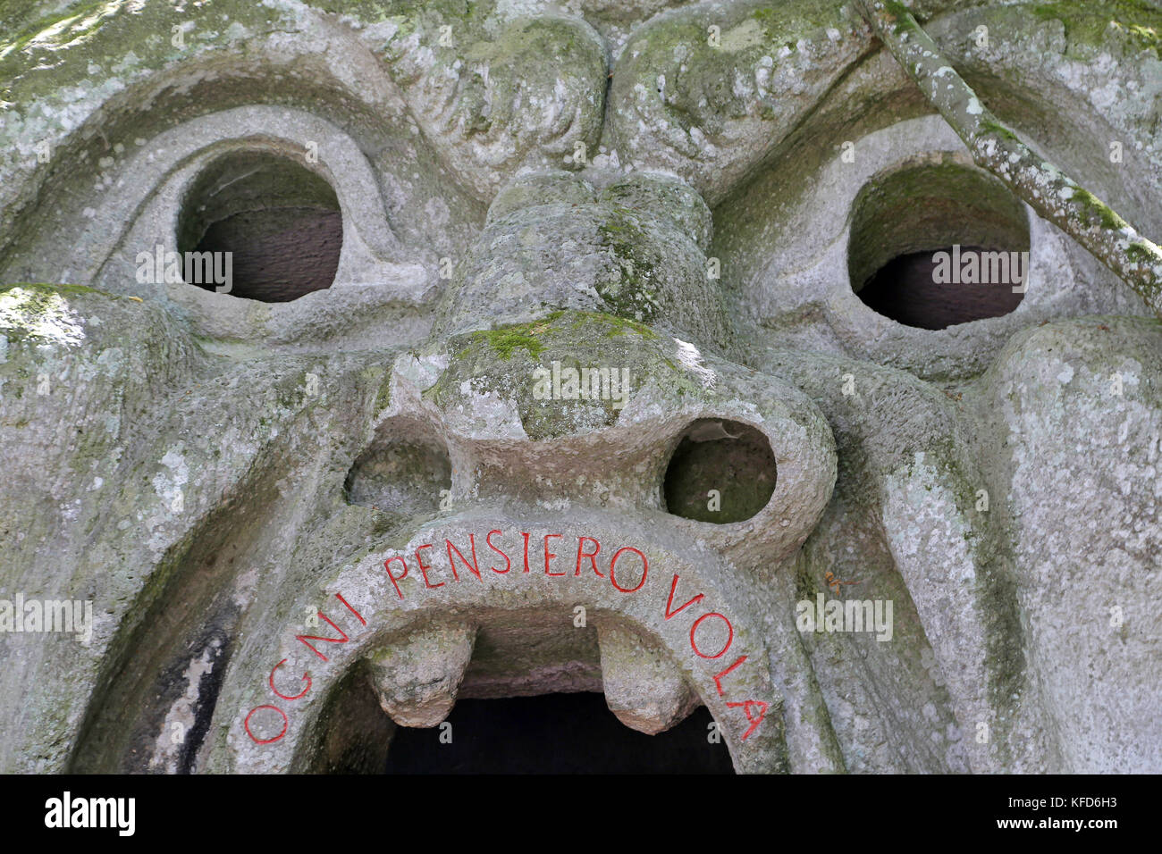 Bomarzo, Italien - 2. Juli 2017 - orcus Mund Skulptur an der berühmten Parco dei mostri (Park der Monster), auch genannt sacro Bosco (heiligen Hain) oder Garde Stockfoto