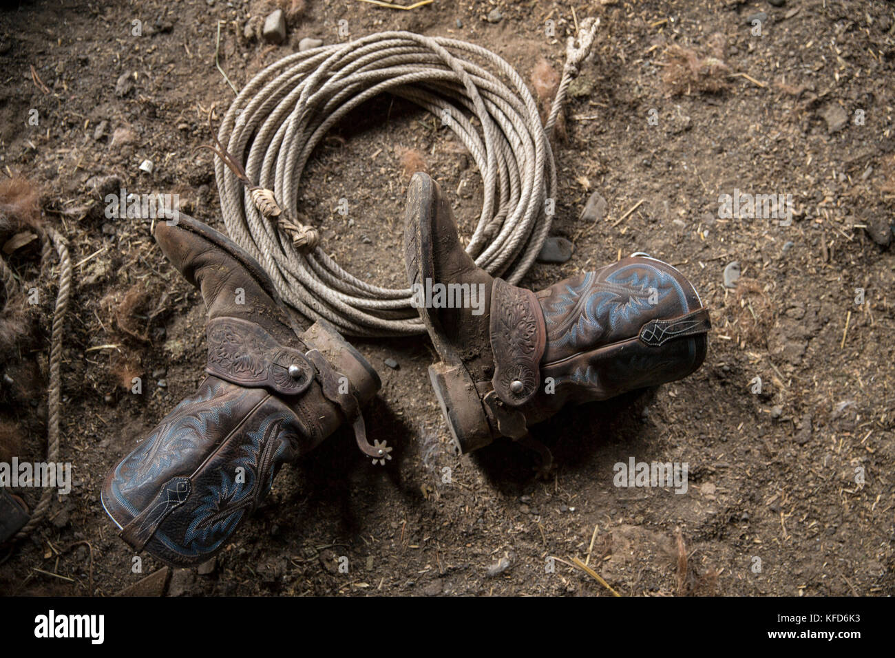 USA, Oregon, Enterprise, die Stiefel und das Lasso von Cowboy Cody Ross auf der Snyder Ranch im Nordosten von Oregon zwischen Enterprise und Joseph Stockfoto