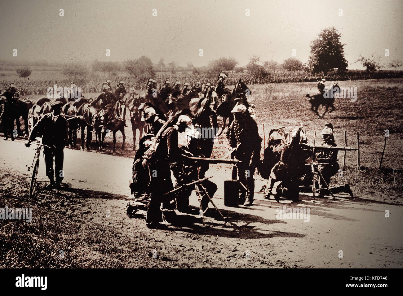 Maschinengewehre Positionen von Drachen, Manöver an der Loire, im September 1908. der Erste Weltkrieg - der Erste Weltkrieg ist der Große Krieg, den 28. Juli 1914 bis 11. November 1918. Stockfoto