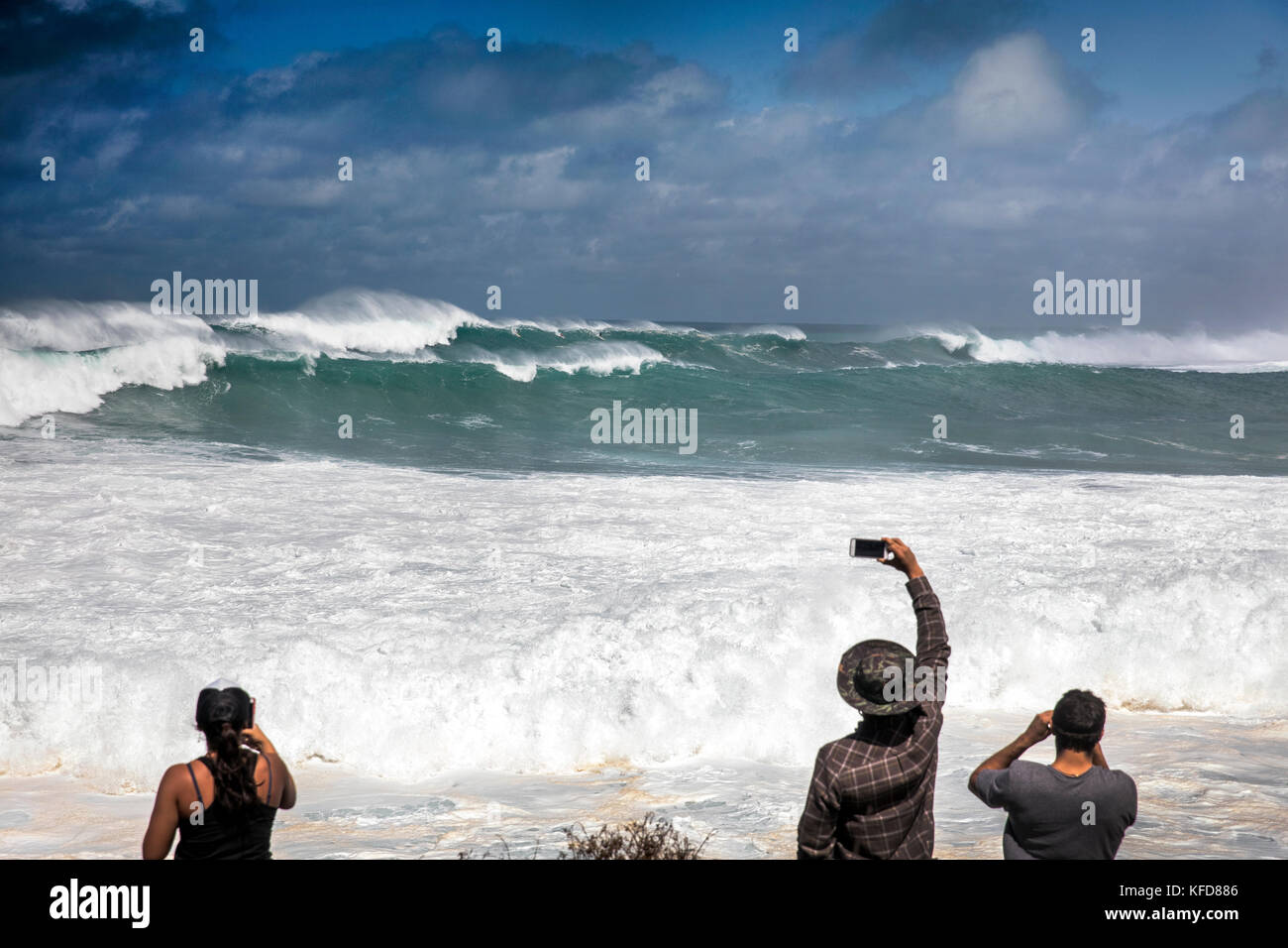 HAWAII, Oahu, North Shore, Eddie Aikau, 2016, Zuschauer, den Eddie Aikau Big Wave surfen 2016 Wettbewerb, Waimea Bay Stockfoto