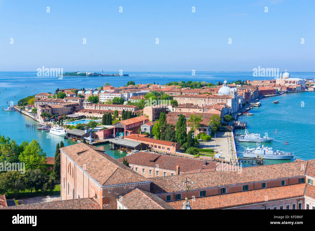 Venedig Italien Venedig die Insel Giudecca vom Campanile der Kirche von San Giorgio Maggiore Insel San Giorgio Maggiore Lagune von Venedig Italien Stockfoto