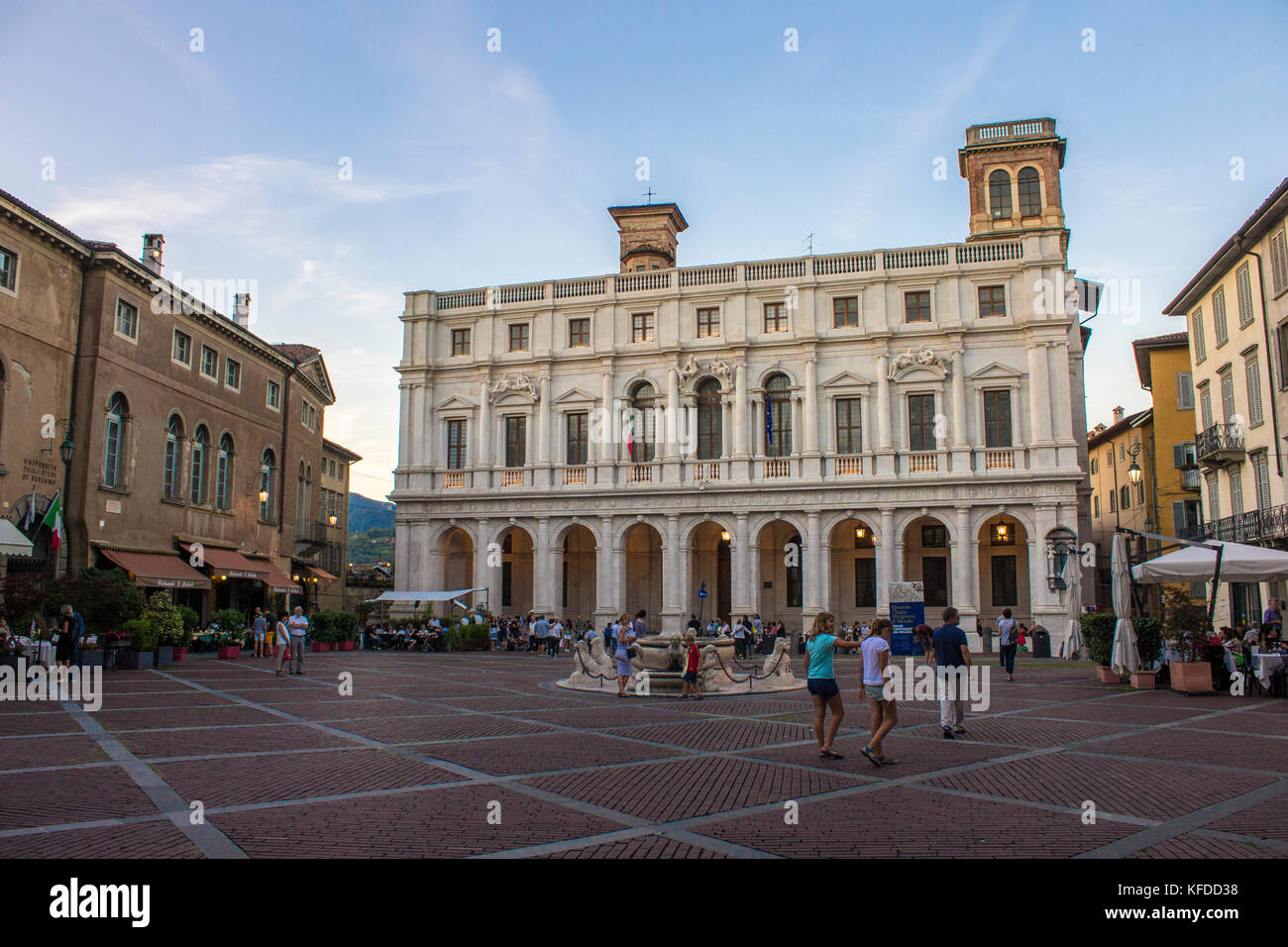 Die Biblioteca Civica Angelo Mai auf der Piazza Vecchia, besetzen die Palazzo Nuovo di Bergamo Stockfoto