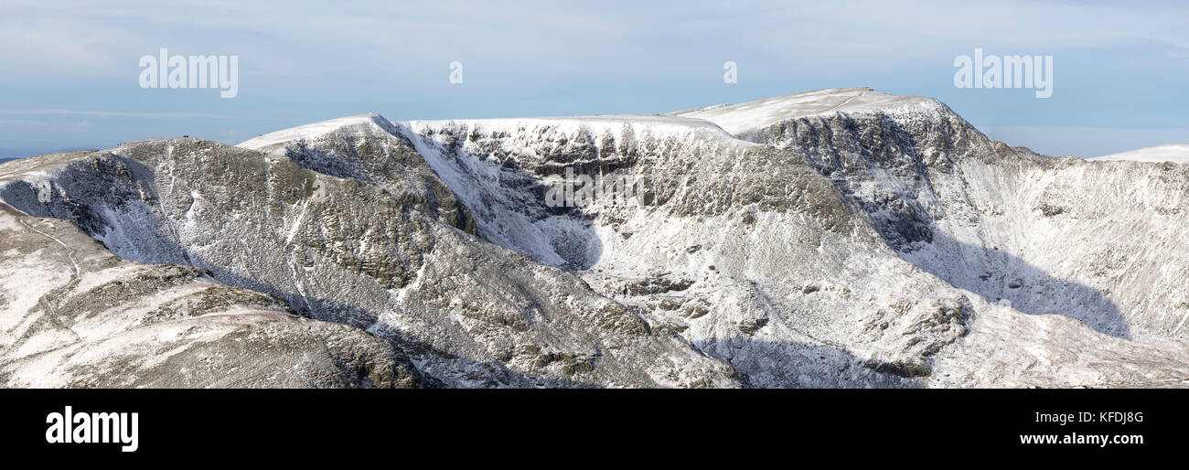 Helvellyn Bereich im Winter, von der Fairfield. Lake District Fells, Großbritannien Stockfoto