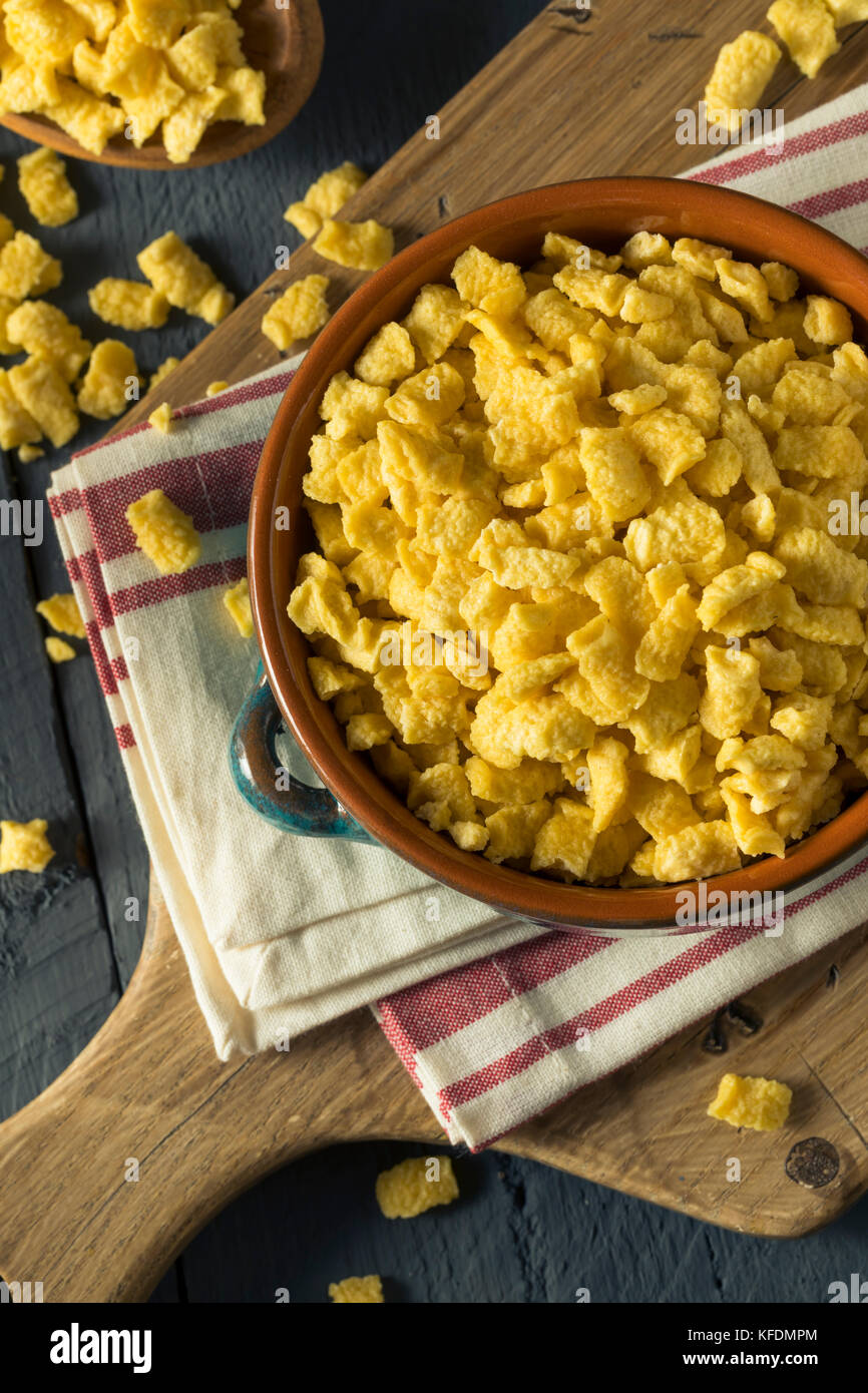 Trockene Organische Spatzle Knodel Fertig Zu Kochen Stockfoto