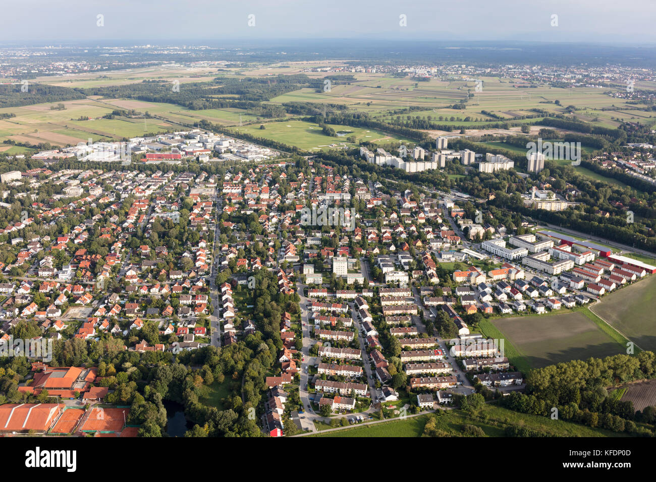 Luftaufnahme von Puchheim bei München, Landkreis Fürstenfeldbruck, Bayern, Deutschland. Stockfoto