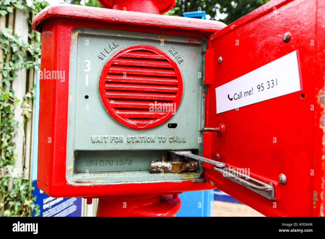 Lautsprechersystem in einem 'Polizei Säule", Nationale Telefon Kiosk Sammlung, Avoncroft Museum von Gebäuden, Bromsgrove, Worcestershire, England, Großbritannien Stockfoto