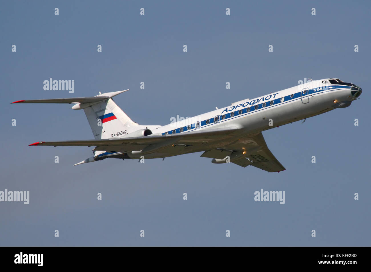 Am Chkalovsky Prospekt, Moskau, Russland - 26. Juni 2010: Tupolev Tu-134a-3 der russischen Luftwaffe, die bei am Chkalovsky Prospekt. Stockfoto