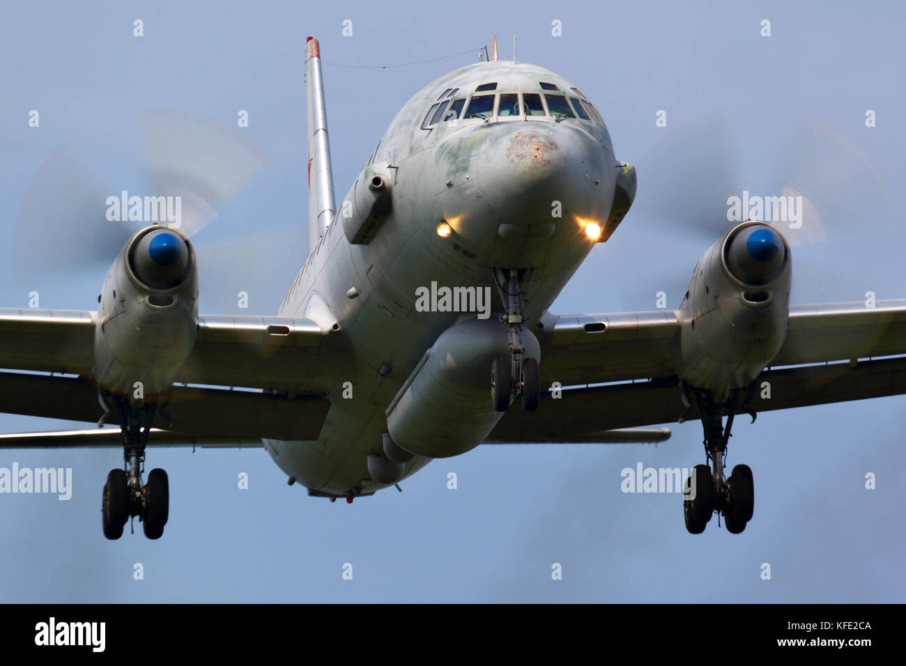 Kubinka, Moskauer Gebiet, Russland - Juni 3, 2011: Iljuschin Il-20 der russischen Luftwaffe Landung in kubinka Air Force Base. Stockfoto