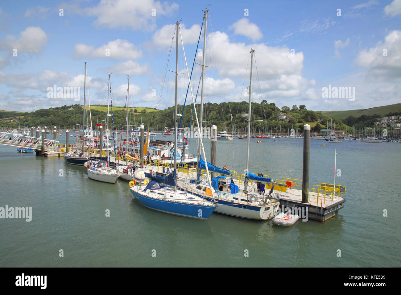 Boote auf dem Fluss dart am Dartmouth an der Südküste von devon Stockfoto