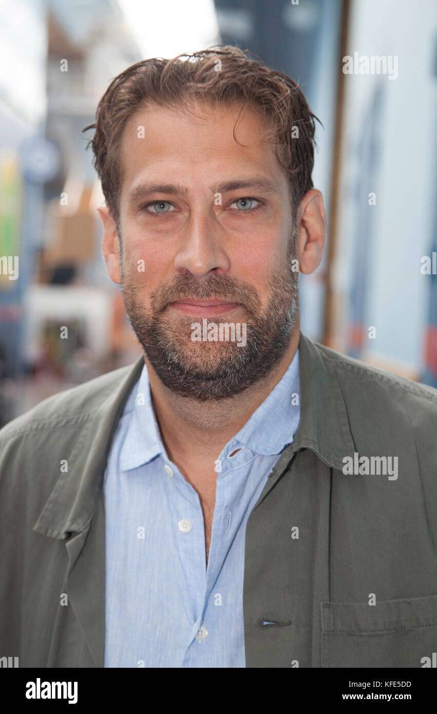 NIKLAS KÄLLNER schwedischer Schauspieler und Outreach-Journalist in der schwedischen Talkshow Skavlan 2017 Stockfoto