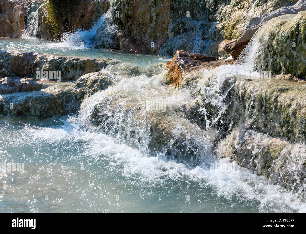 Natural Spa mit Wasserfällen und heißen Quellen von Saturnia Thermen, Grosseto, Toskana, Italien Stockfoto