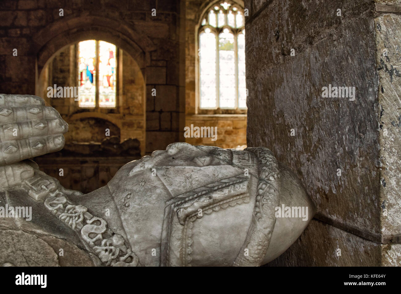 Alabaster geschnitzte Denkmäler in der Allerheiligen Kirche auf dem Gelände des Harewood House, Harewood, West Yorkshire, England, UK. Stockfoto