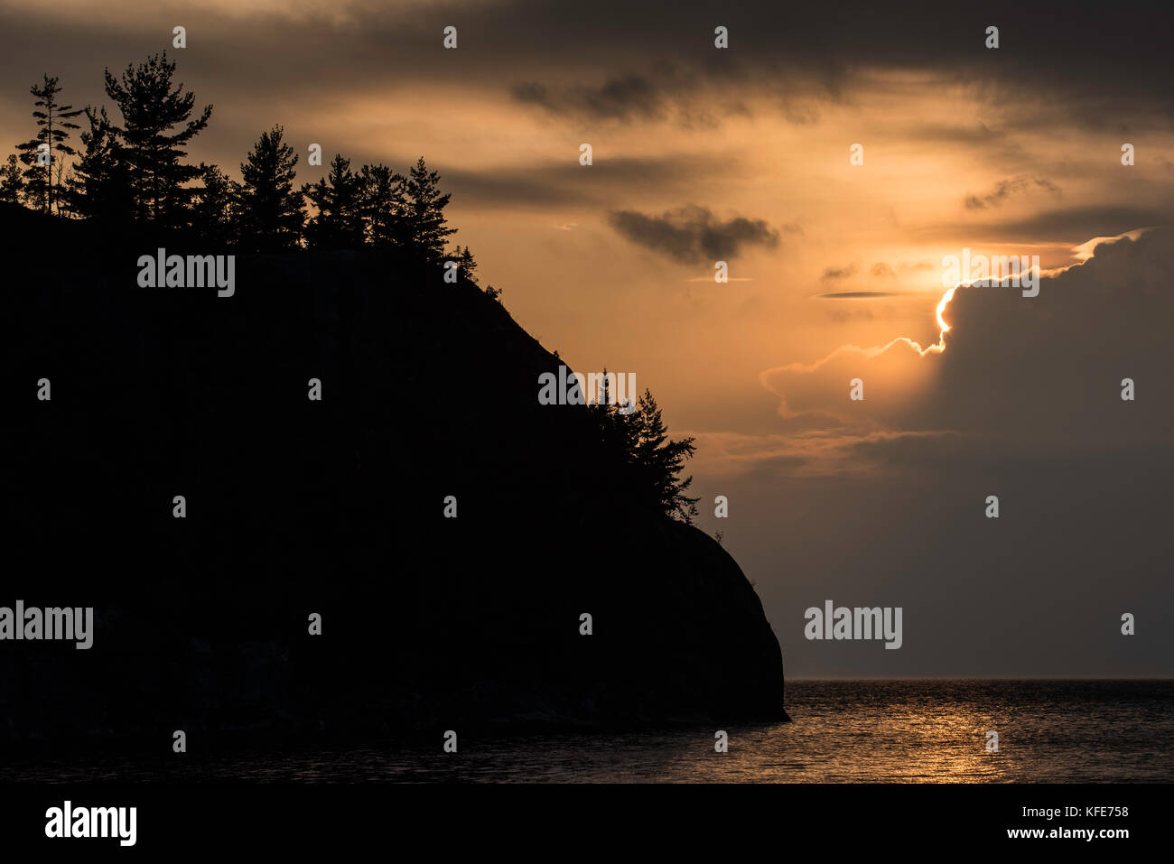 Sonnenuntergang, Sinclair Cove, Lake Superior Provincial Park, Ontario, Kanada Stockfoto