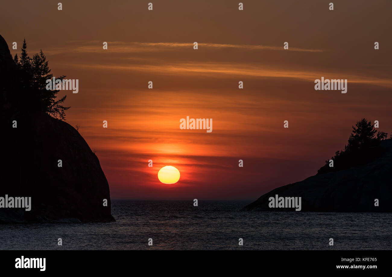 Sonnenuntergang, Sinclair Cove, Lake Superior Provincial Park, Ontario, Kanada Stockfoto