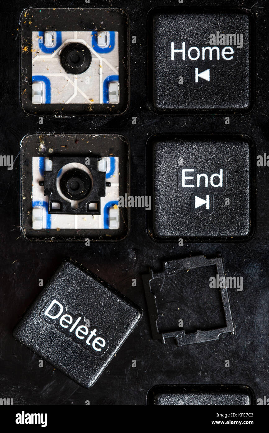 Defekter Computer Tastatur mit Tasten fehlen Stockfoto