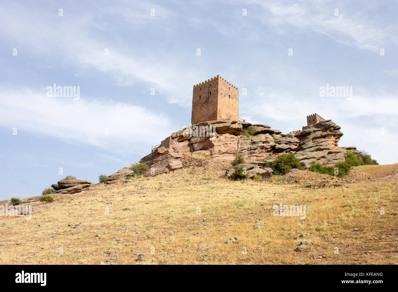 Das Castillo de Zafra, ein aus dem 12. Jahrhundert Burg auf einem Felsen aus Sandstein in der Sierra de Caldereros, campillo de Duenas, Kastilien-La Mancha, Spanien gebaut Stockfoto