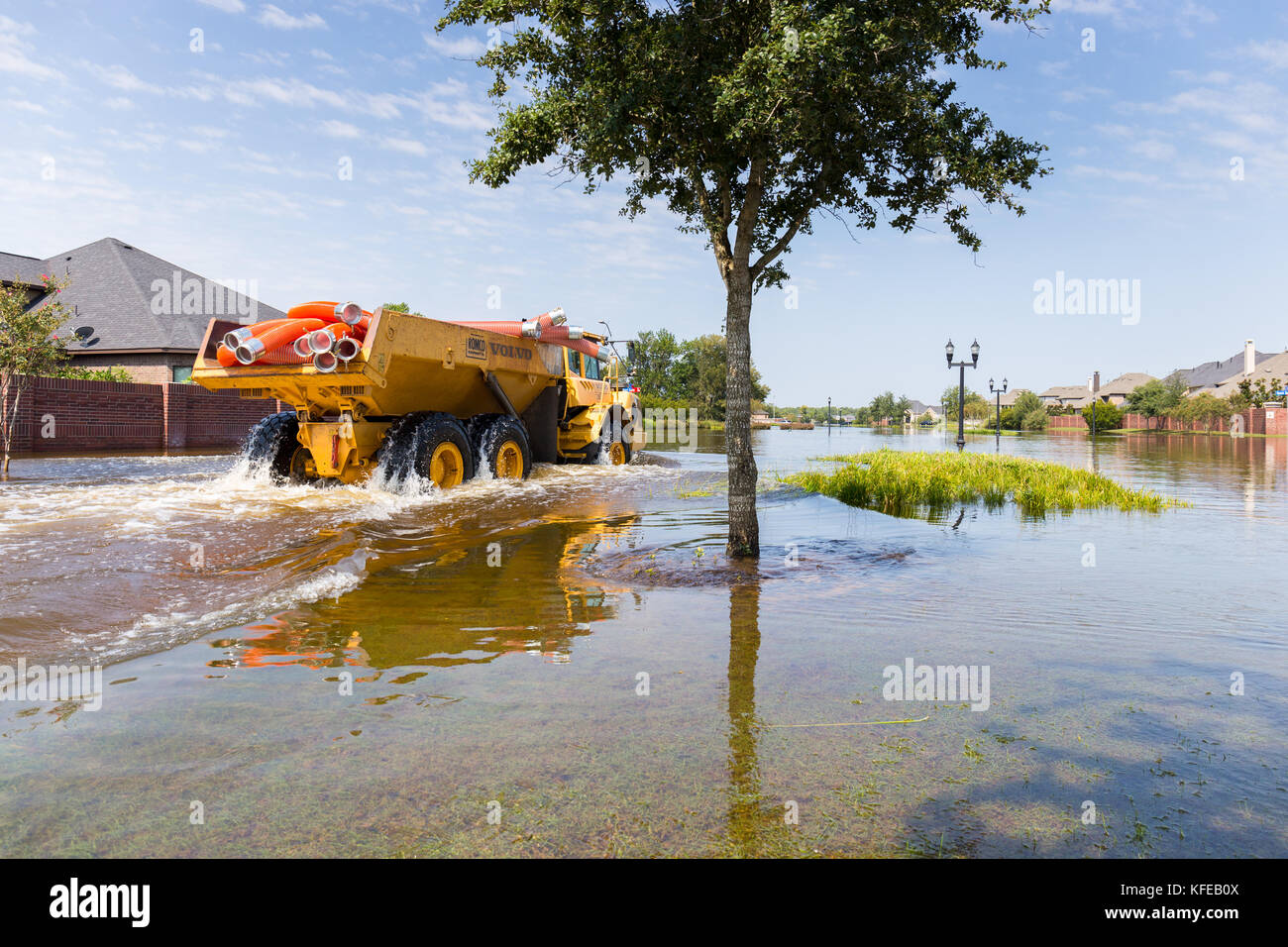 Mobile Flut Pumpen sind an die riverstone Nachbarschaft für Katastrophenhilfe brachte nach dem Hurrikan Harvey Stockfoto