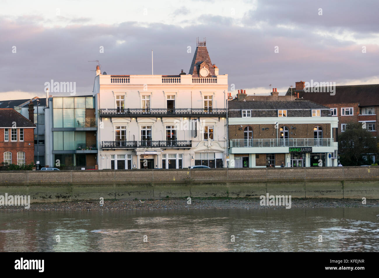 Leiter Public House des Stieres, Lonsdale Road, Barnes, London, SW13, Großbritannien Stockfoto