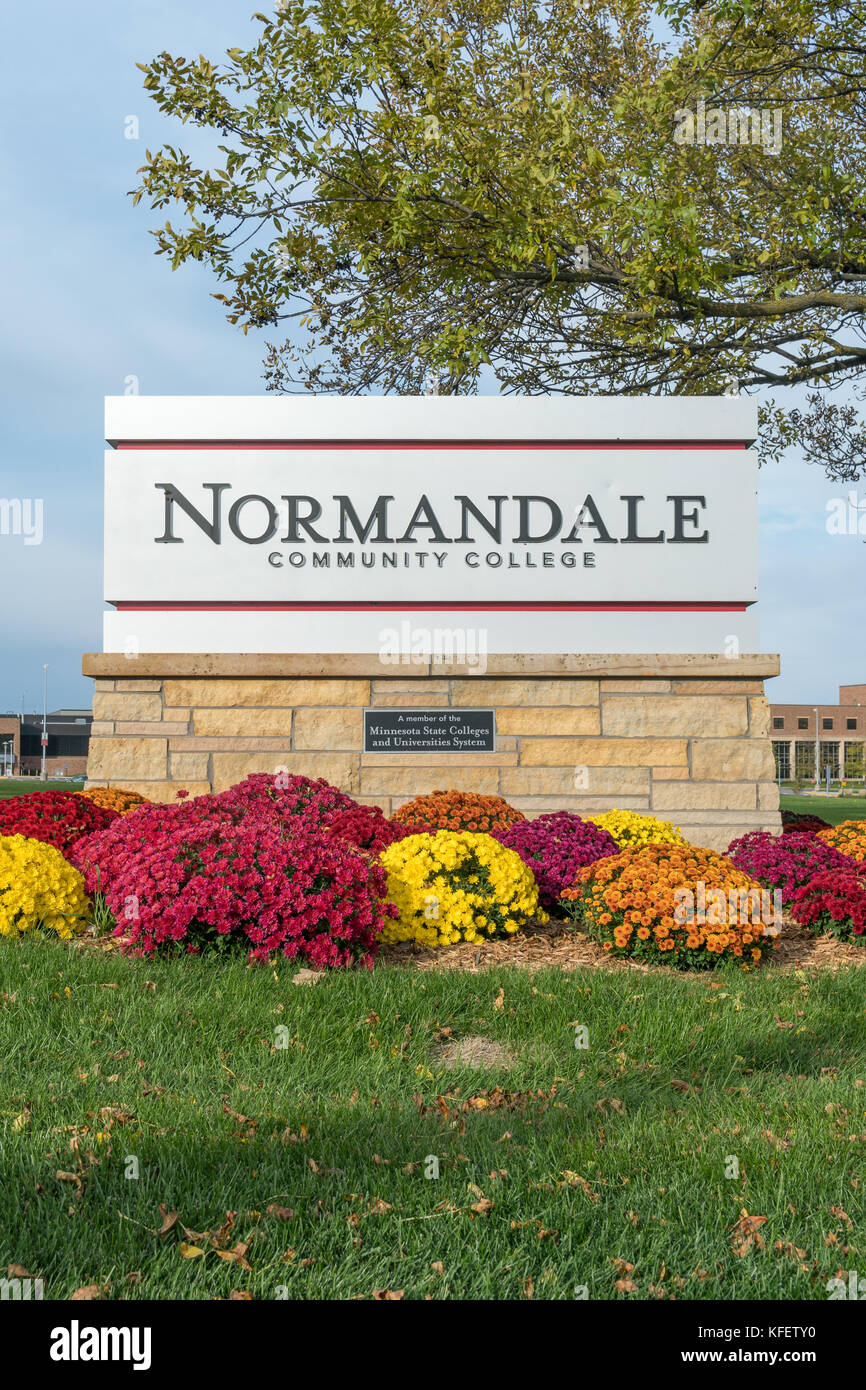 Bloomington, MN/usa - Oktober 15, 2017: eingangsschild zu normandale Community College. Stockfoto