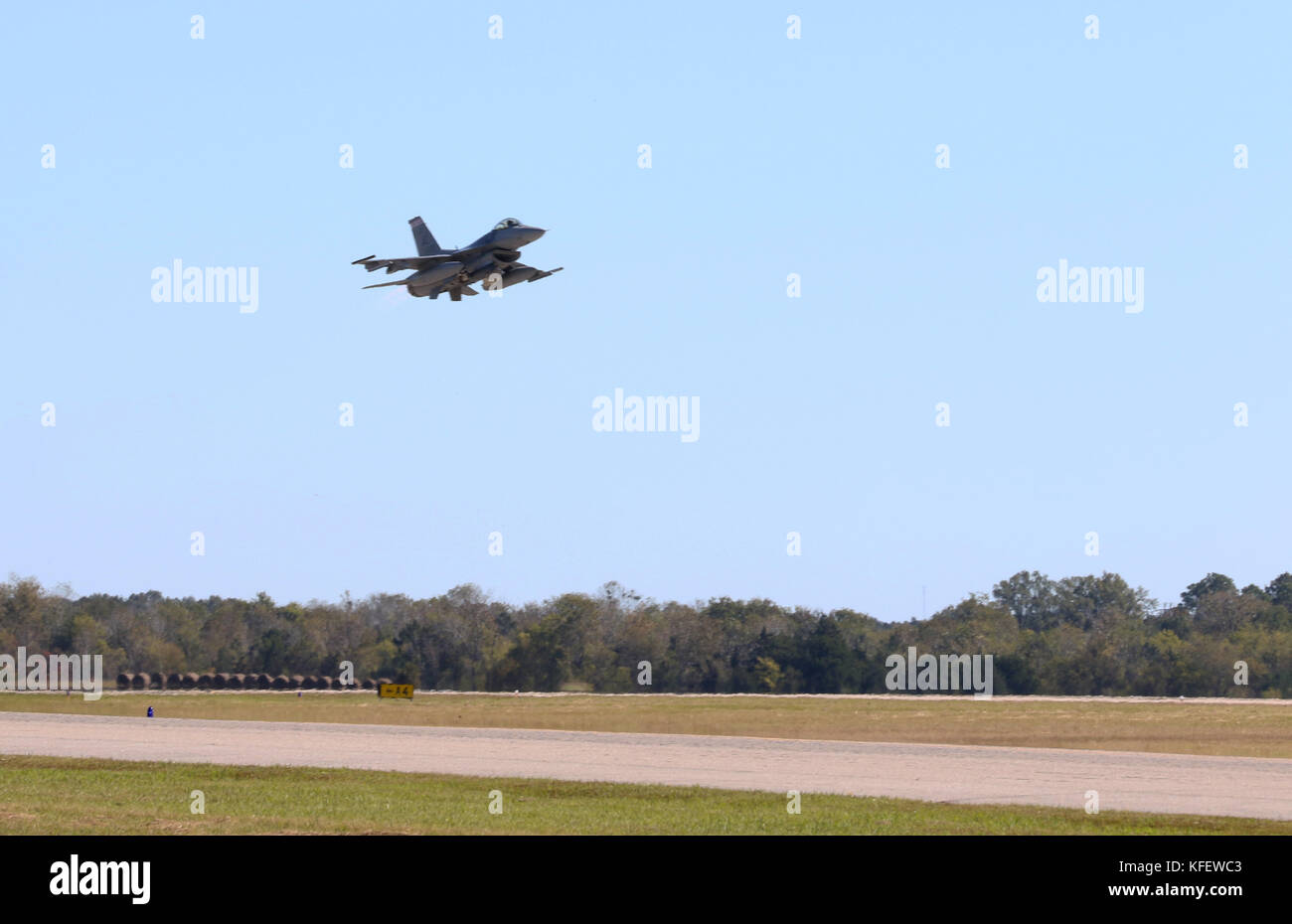 F-16 Fighting Falcon Abnehmen Stockfoto