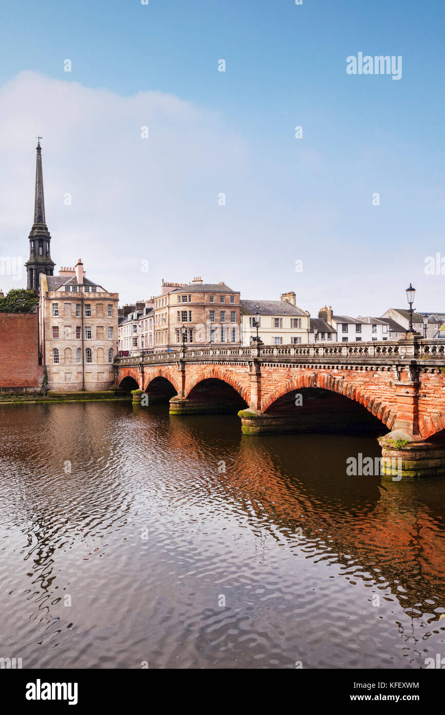 Neue Brücke, gebaut 1878, und der Fluss in Ayr Ayr, South Ayrshire, Schottland. Stockfoto