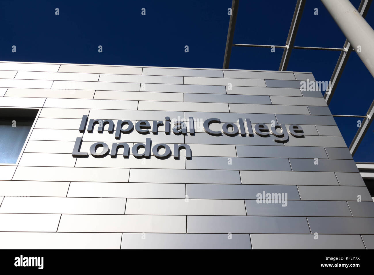 Das Schild mit Imperial College London University. Stockfoto