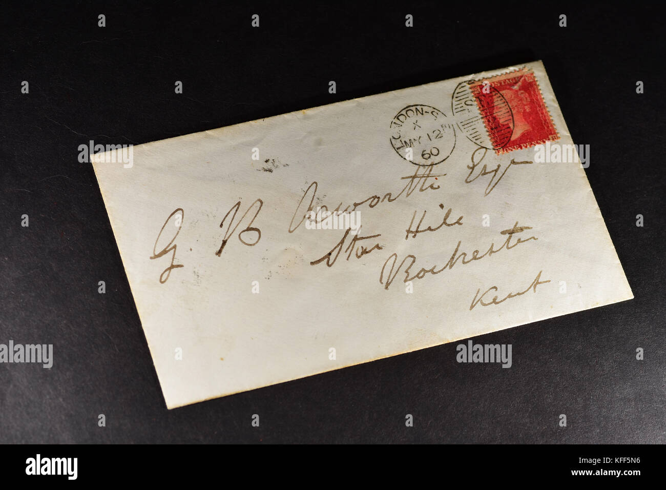 Alten Britischen Empire Stempel - Penny rot auf einem 1860er-Umschlag Stockfoto