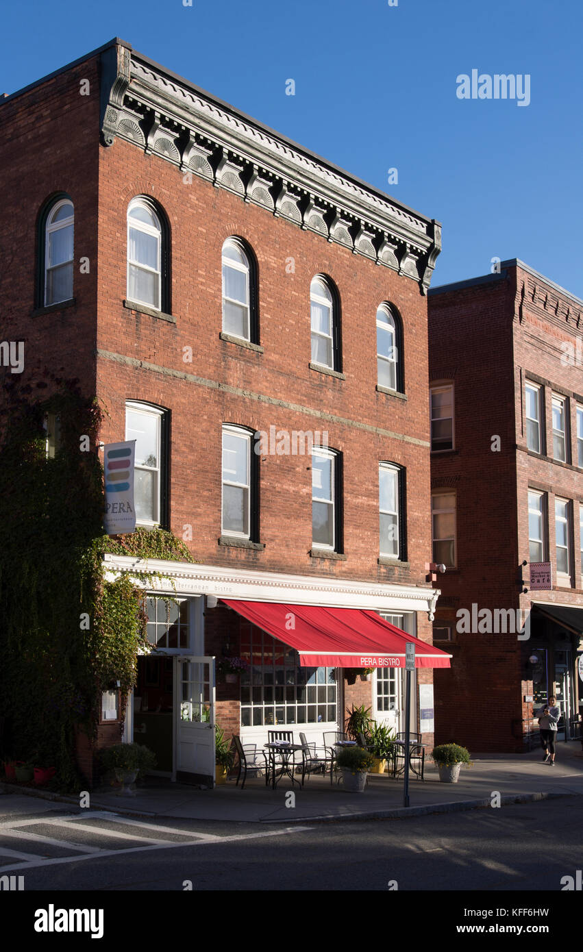 Ein Bistro und die Architektur der Innenstadt von Williamstown, Massachusetts, USA Stockfoto
