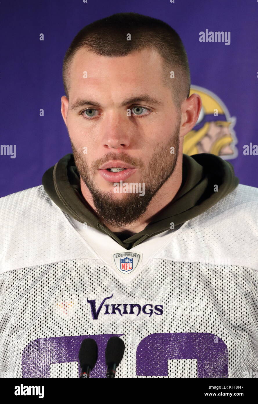 London, Großbritannien. 27 Okt, 2017. Sicherheit harrison Smith an der Minnesota Vikings Pressekonferenz und Praxis an der Hazelwood Zentrum, Sunbury, vor Ihren nfl uk internationale Reihe Spiel vs Braun Cleveland bei Twickenham Stadium, London, UK, 27. Oktober 2017 Foto von Keith mayhew/alamy leben Nachrichten Stockfoto