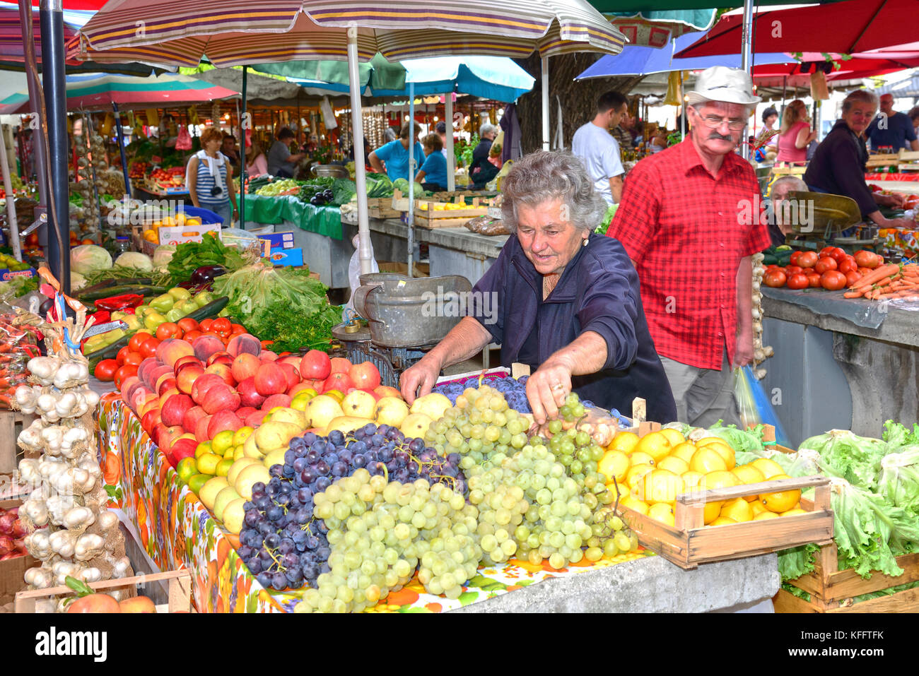 Gemüsemarkt, Trogir, Dalmatien, Kroatien Stockfoto