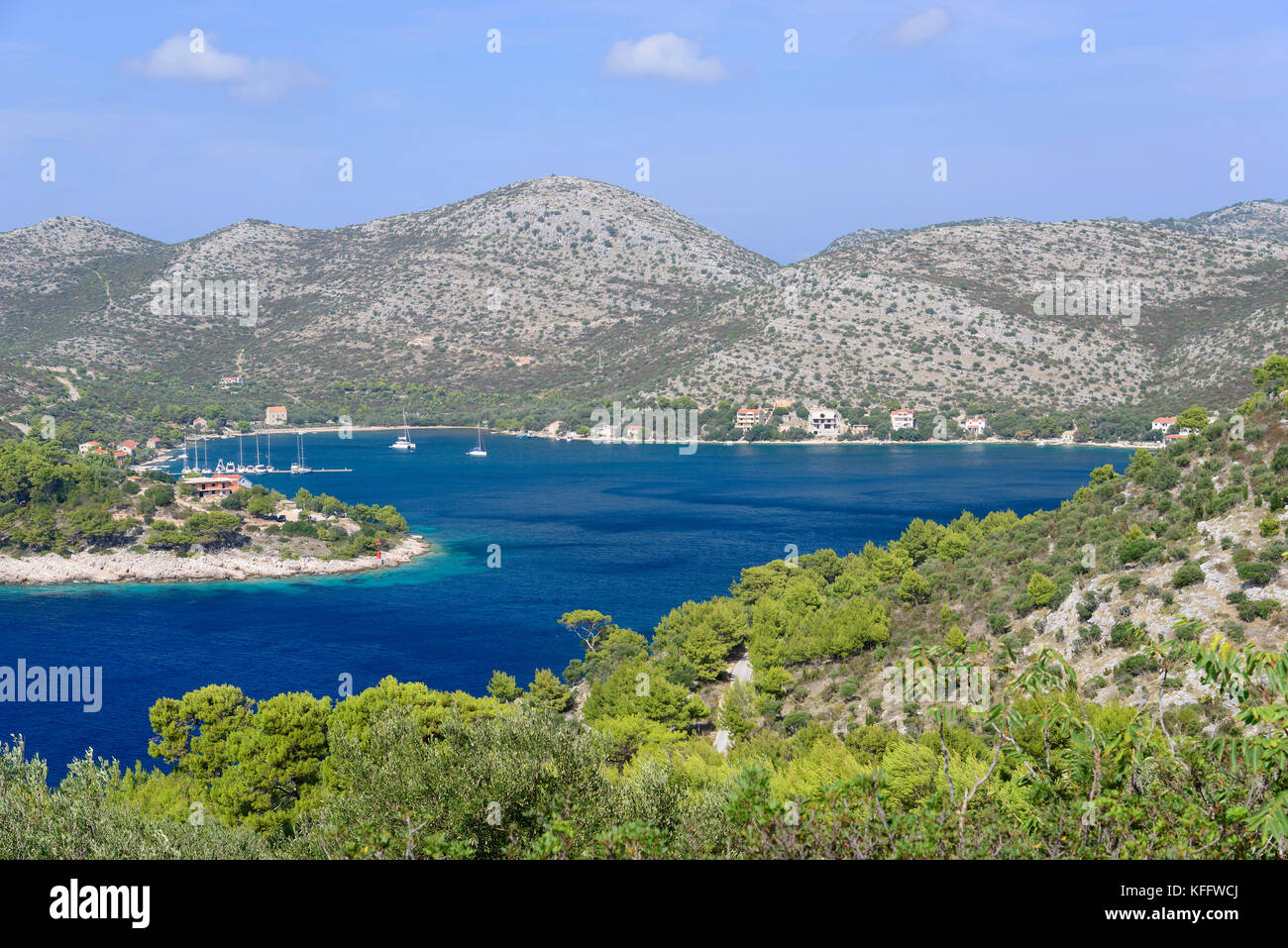 Natürliche Jachthafen von Skrivena Luka, Adria, Mittelmeer, Skrivena Luka, Insel Lastovo, Naturpark, Dalmatien, Kroatien Stockfoto