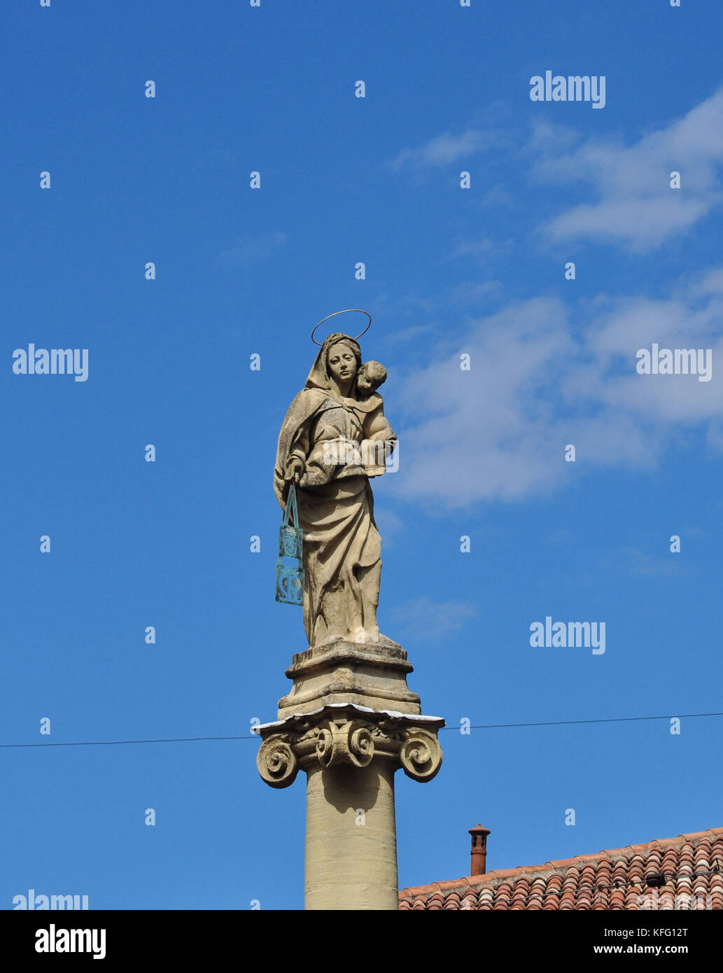Statue der Jungfrau Maria, die Kirche von San Martino, via Guglielmo oberdan (Ecke mit Via Marsala), Bologna, Italien Stockfoto