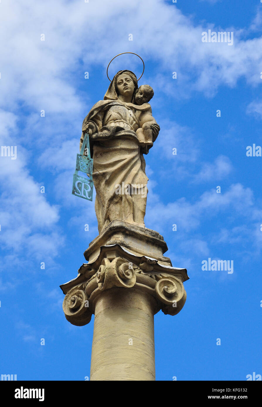 Statue der Jungfrau Maria, die Kirche von San Martino, via Guglielmo oberdan (Ecke mit Via Marsala), Bologna, Italien Stockfoto