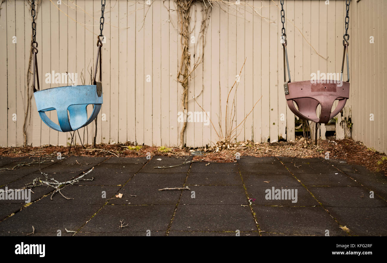 Kinder Schaukel, Spielplatz im Park vintage Tone Stockfoto